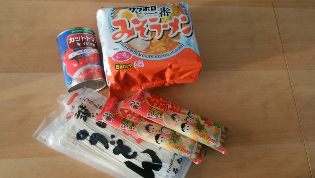 新型コロナウィルスの買い占めを恐れて食料の備蓄を開始